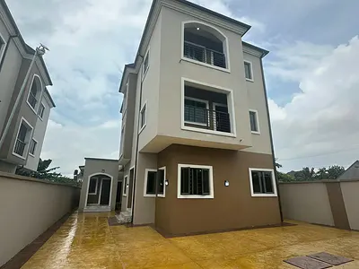Newly Built 4 Bedroom Duplex on 2 Floors