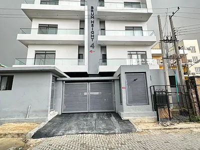 Exquisite Luxury Spacious 2 Bedroom Apartment with Pool and Elevator