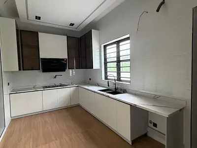 Luxurious & Ensuite 5 Bedroom Fully Detache