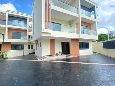Amazing 5 Bedroom Detached Duplex with Private Elevator