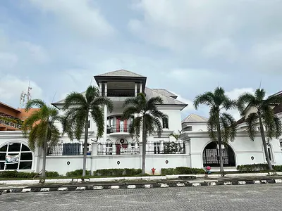 5 Bedroom Detached House with a Room BQ and Ample Parking Space