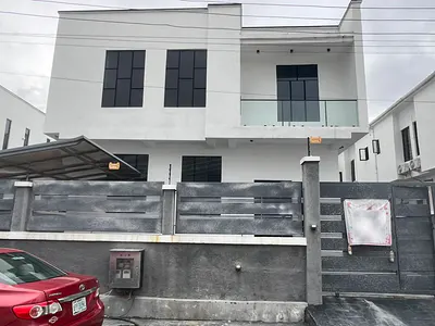 Spacious 5 Bedroom Detached Duplex with BQ