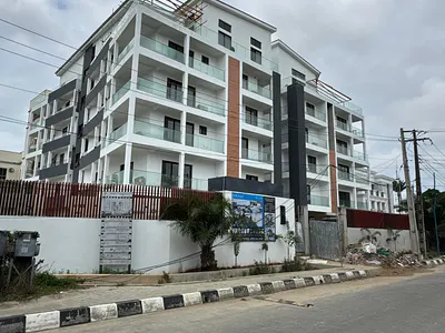 Amazing 4bedroom Maisonette with BQ and a Pool