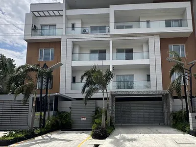 Spacious 2 Bed Apartment with Elevator, Gym & Swimming Pool