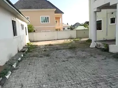 Luxury 4 Bedroom Duplex with 3 Rooms BQ