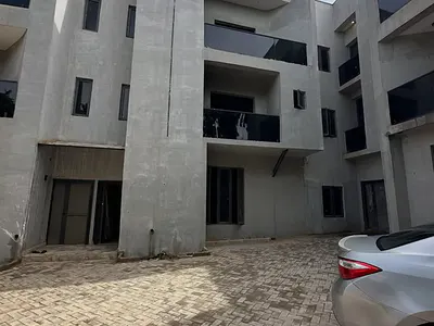 5 Bedroom Terrace