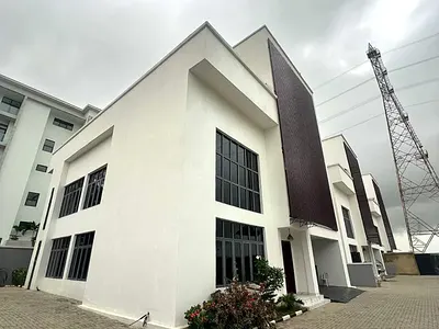 Luxury 5 Bedroom Fully Detached Duplex