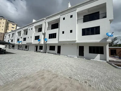 State of Art 4 Bedroom Terrace with BQ & Pool