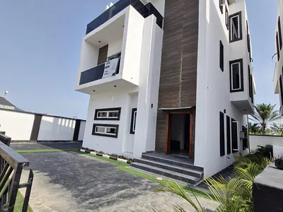 Luxurious 5 Bedroom Fully Detached with BQ