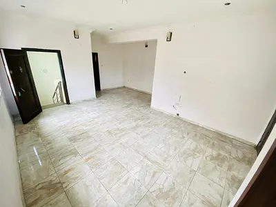 Luxury 3 Bedroom Apartment on a First Floor Just 3