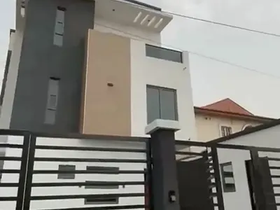 A Decent Lovely 5 Bedroom Detached Duplex