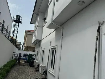 Commercial 5 Bedroom Fully Detached Duplex with 2 Rooms BQ