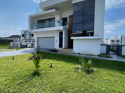 6 Bedroom Fully Detached Duplex