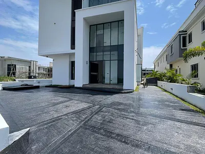 Luxury 5-Bedroom Semi-Detached Duplex with Excellent Facility
