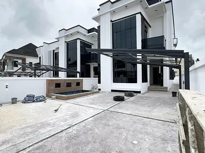Contemporary 5 Bedroom Detached Duplex