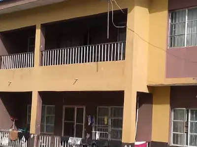 House with 2 Flats on a Tarred Road