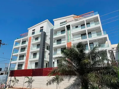Four Bedroom Waterfront Maisonette with BQ