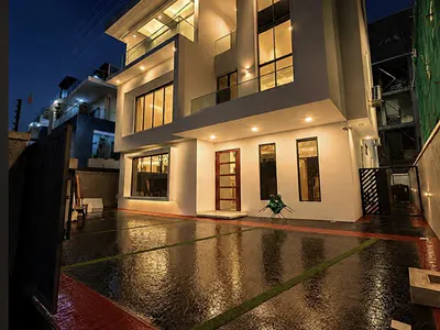 Stunning 5 Bedroom Detached Duplex