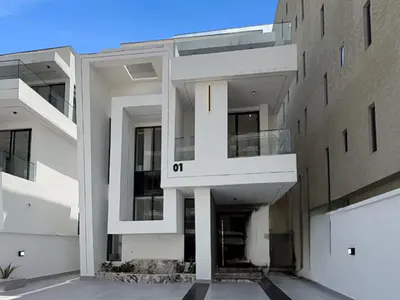 5 Bedroom House with a BQ and Pool