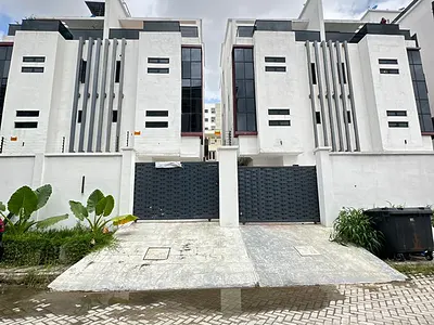 Luxury 4 Bedroom Apartment