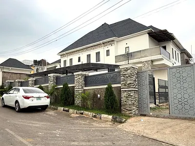 Luxury 5 Bedroom Duplex with BQ