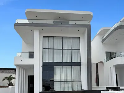 Beautifully Crafted 4-Bedroom Detached House with BQ and Pool