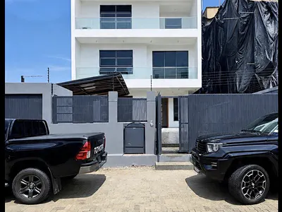 Lovely 5 Bedroom Detached Duplex