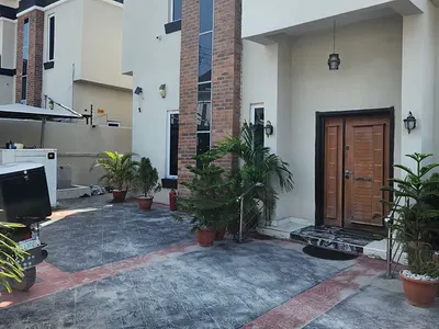 4 Bedroom Fully Detached Duplex with a BQ
