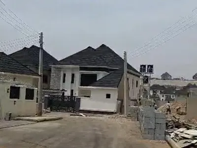 Modern Taste 5 Bedroom Detached Duplex