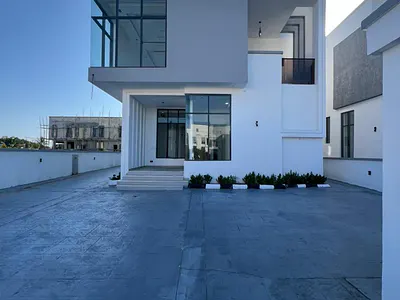 Contemporary 4 Bedroom Duplex