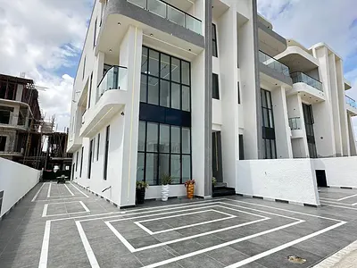 Outstanding 5 Bedroom Duplex with Pool & Rooftop Terrace