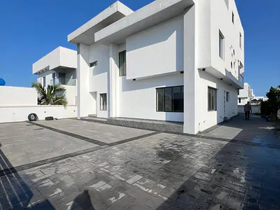 Contemporary 5 Bedroom Duplex
