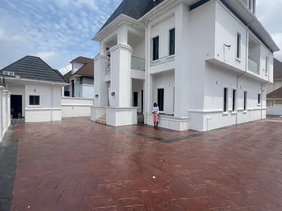 6 Bedroom Fully Detached Duplex