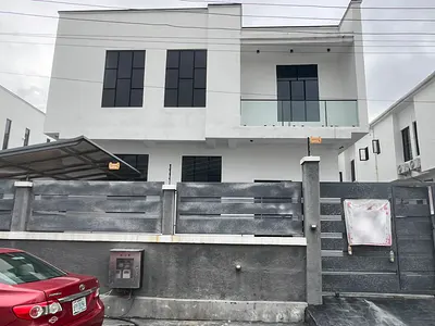 Spacious 5 Bedroom Detached Duplex and BQ