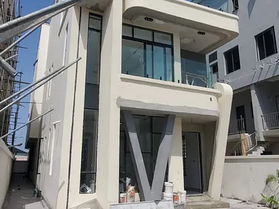 Luxury 5 Bedroom Detached Penthouse Duplex