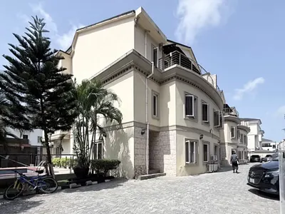 Luxury 4 Bedroom Terrace Duplex with Pool
