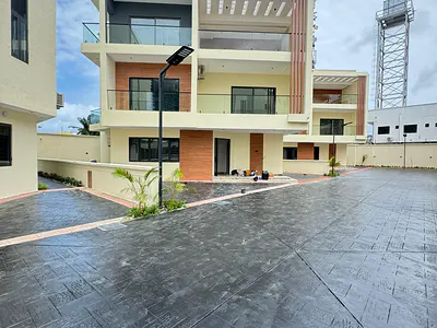 Newly Built 5 Bedroom Detached House with Boys Quarter