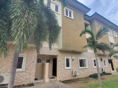 Distress §ale, 4 Bedroom Terrace Duplex