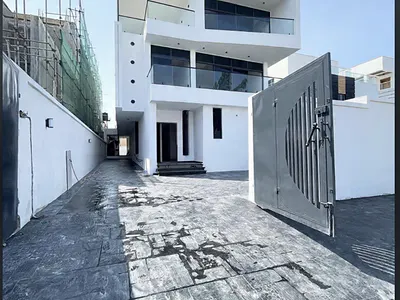 Lovely 5 Bedroom Detached Duplex