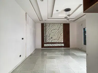 Spacious Studio Apartment, Personal Kitchen, Private Entrance for 6 Months
