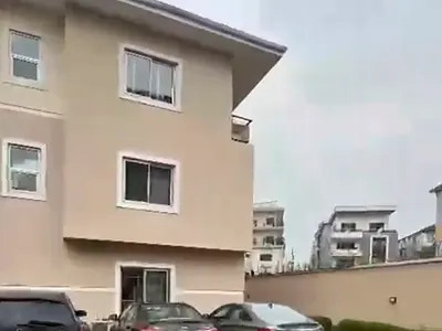 5 En-Suite Bedrooms (BQ) 3--4 Car Parking Spa