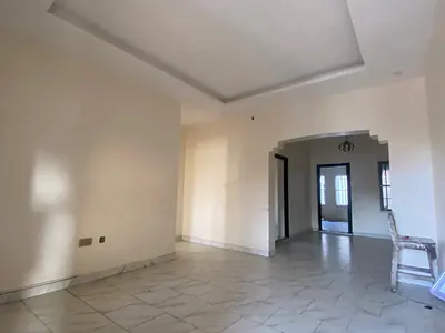Sharp and Spacious 3 Bedroom Flat in an Estate