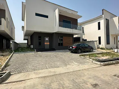 Detached Duplex with Pool, Ante Room, & BQ