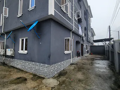 Standard and Spacious 2-Bedroom Apartment (Upstairs)