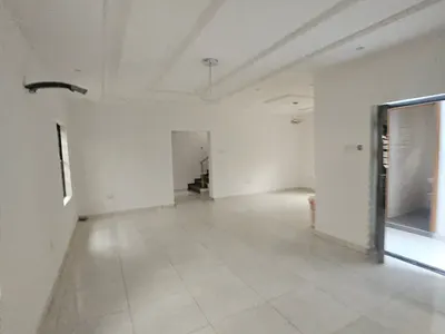 Well Refurbished Spacious 5 Bedroom Detached Duplex