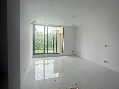 An Elegant Flood-Free 2 Bedroom Apartment -