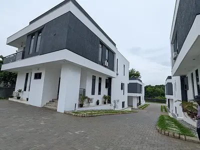 Luxury 5-Bedroom Detached Duplex with BQ