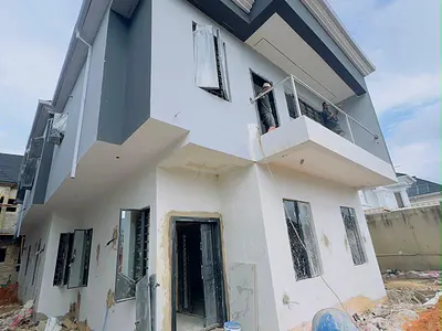 Lovely Built 5 Bedroom Fully Detached Duplex