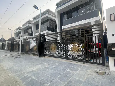 Luxury and Enormous 5bedroom Duplex with a BQ and a Pool