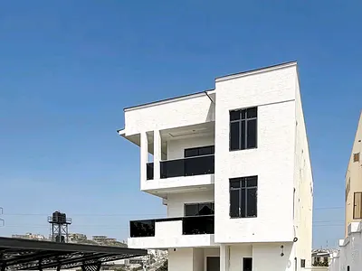This Well Designed 5 Bedroom Detached Duplex Offers Space, Comfort